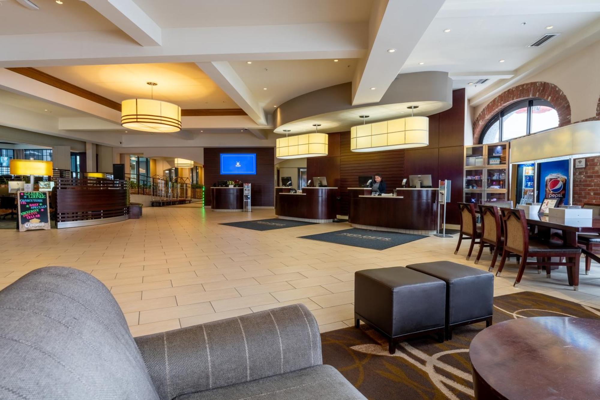 Red Deer Resort & Casino Экстерьер фото