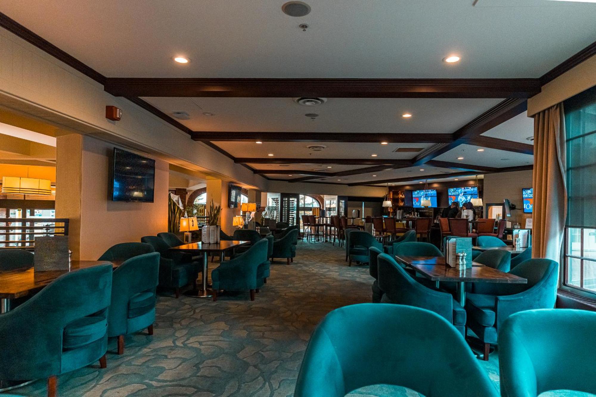 Red Deer Resort & Casino Экстерьер фото