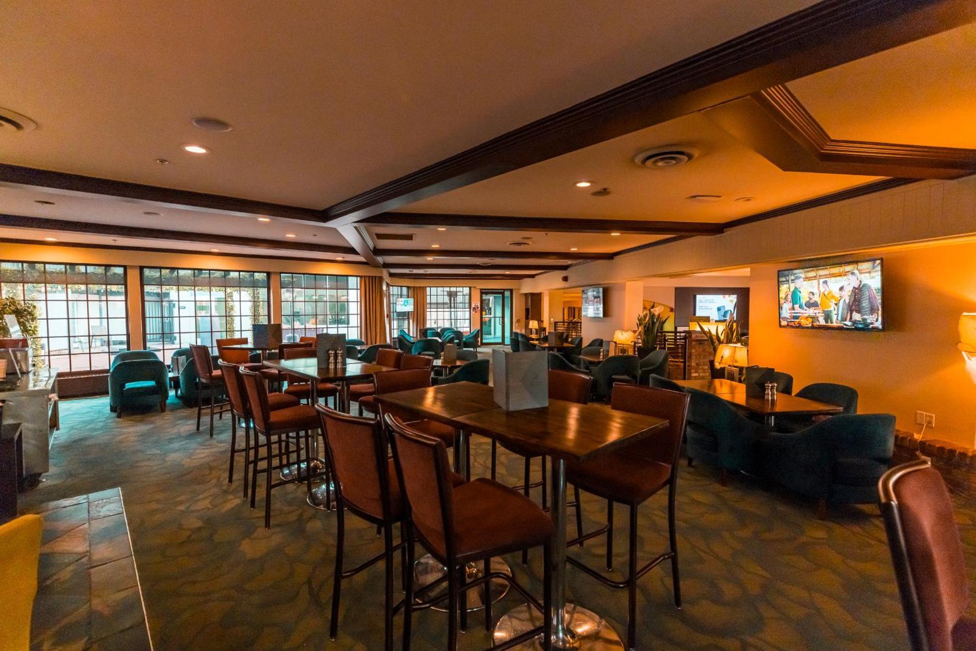 Red Deer Resort & Casino Экстерьер фото