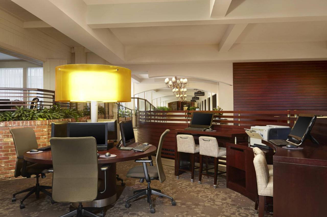 Red Deer Resort & Casino Экстерьер фото